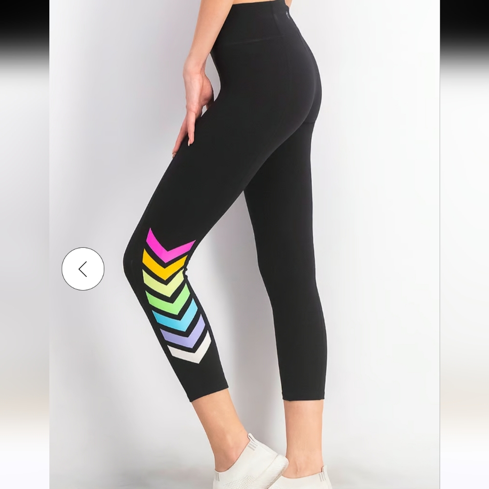 Betsy Johnson Performance Capri Leggings Size Large